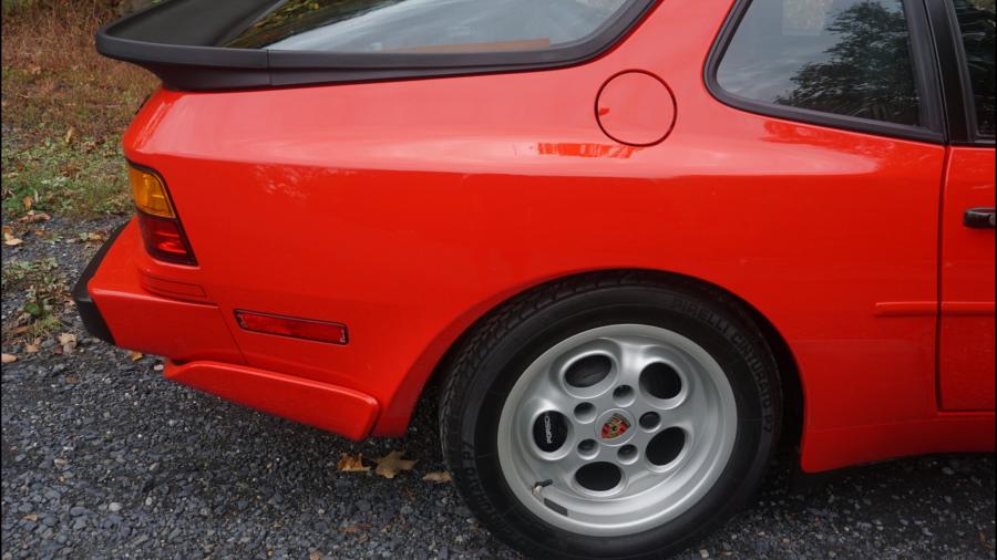 Детали экстерьера Porsche 944 Turbo 1986 года  (фото 31 из 149)